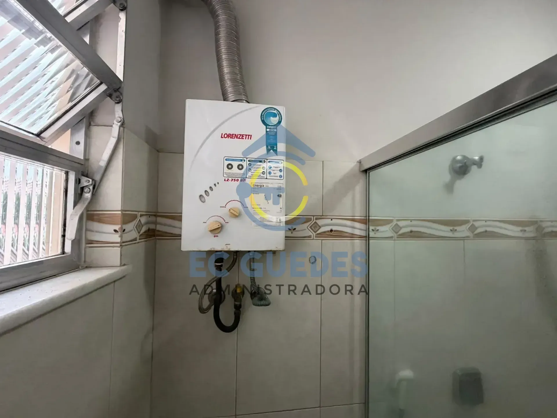 Деревянный пол или ламинат и 2 спальни: квартира 73 м² — photo 16