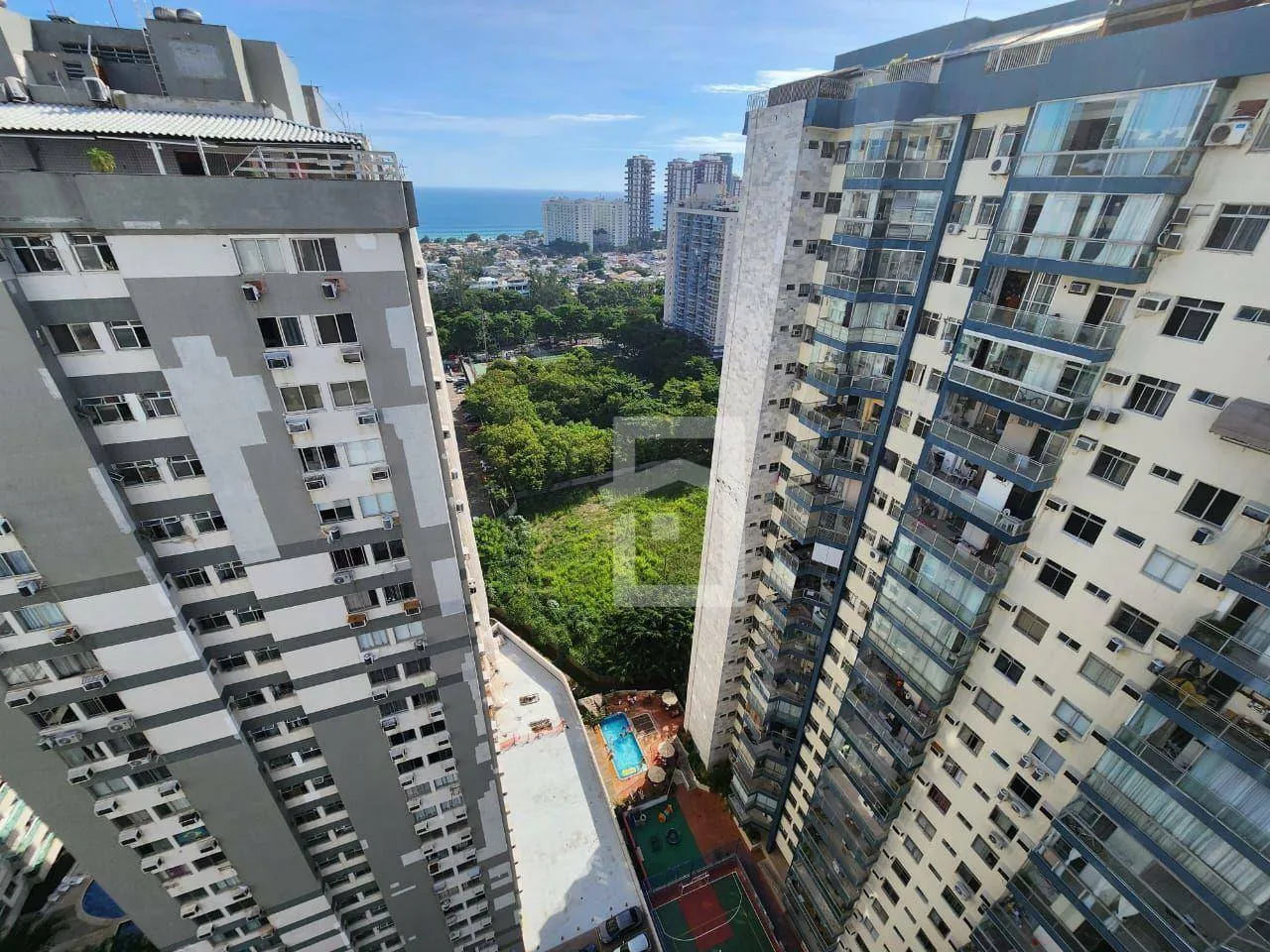 197 m² apartment on the 22nd floor with a private garden — photo 48