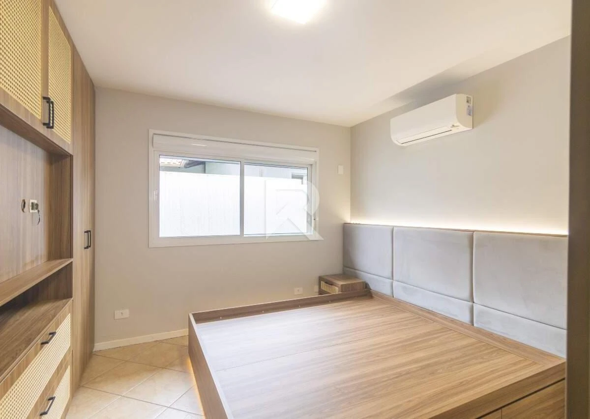 4-bedroom house with a bathtub in Curitiba — photo 4
