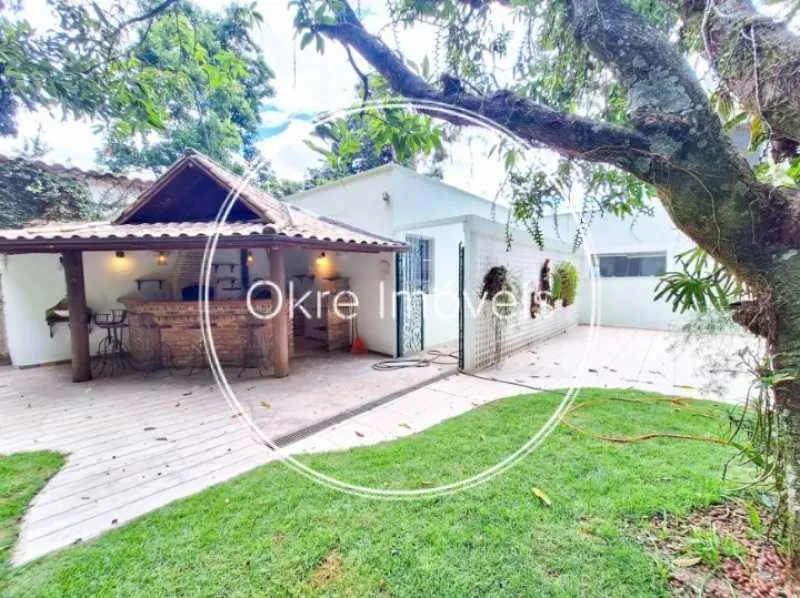 House with 4 bedrooms and a balcony with built-in grill — photo 10