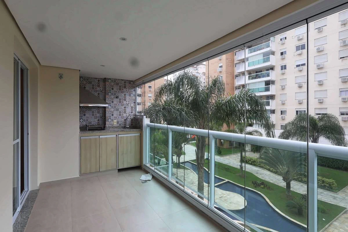 Furnished apartment, 79 m², with floor-to-ceiling windows — photo 8