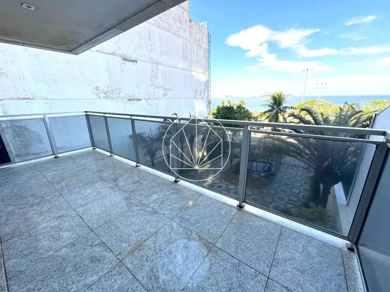 Apartamento de 3 quartos com cozinha fechada e 210 m² — photo 9