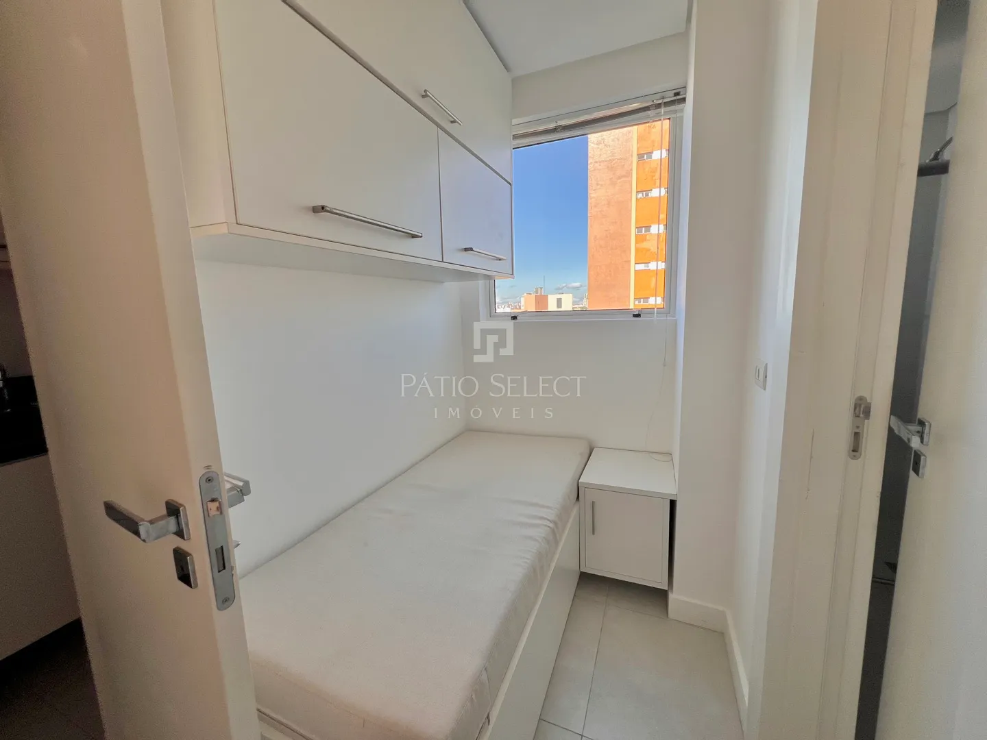 Гардеробная и 3 спальни: квартира 180 м² — photo 75