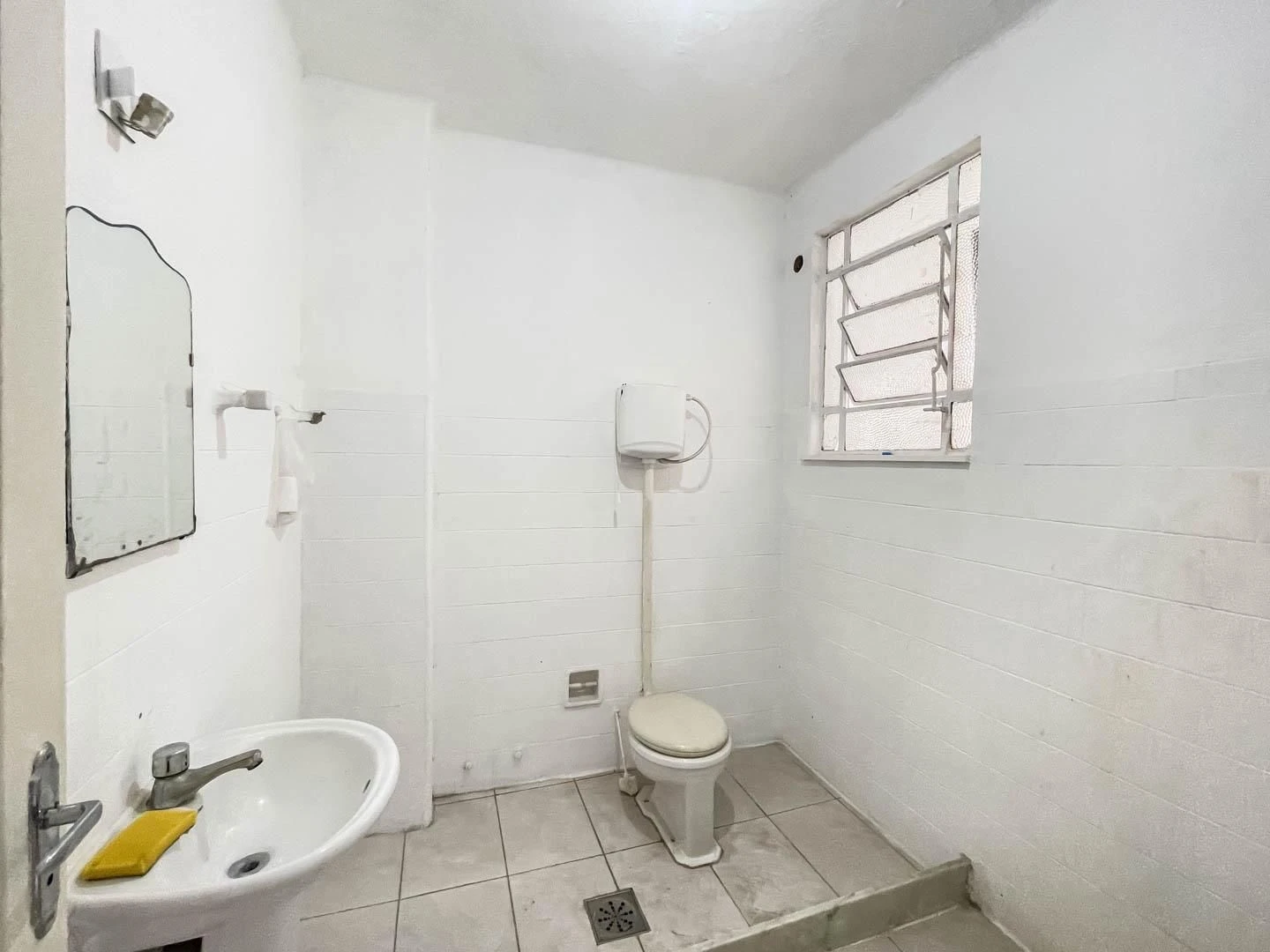 1-bedroom unfurnished apartment with no parking — photo 17