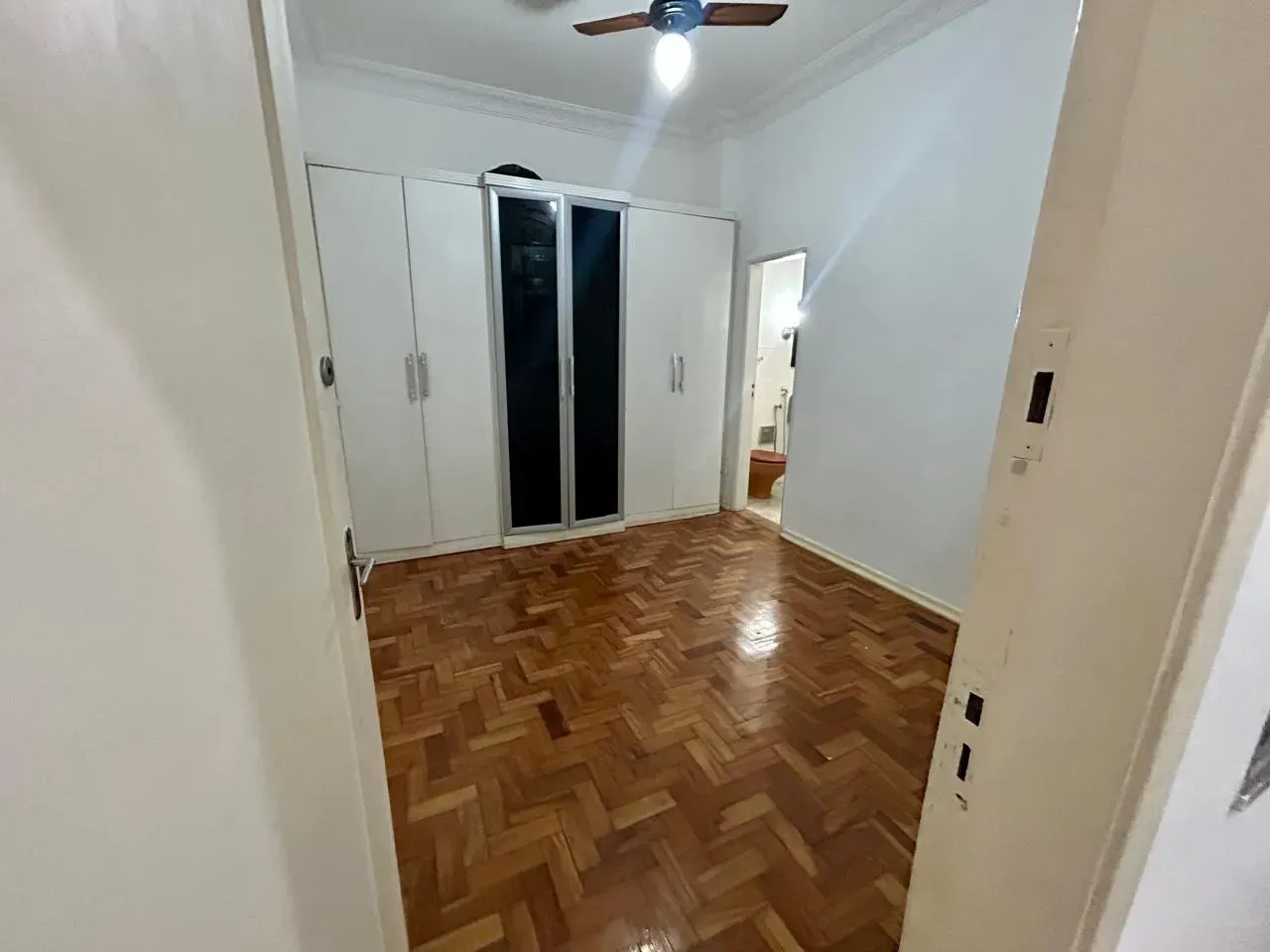 Wood or laminate floors in a 2-bedroom apartment, 59 m² — photo 3