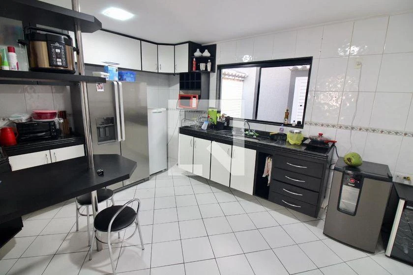 Furnished house, 260 m², with a bathtub — photo 20
