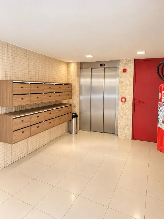 4-bedroom apartment in a building with a pool — photo 6