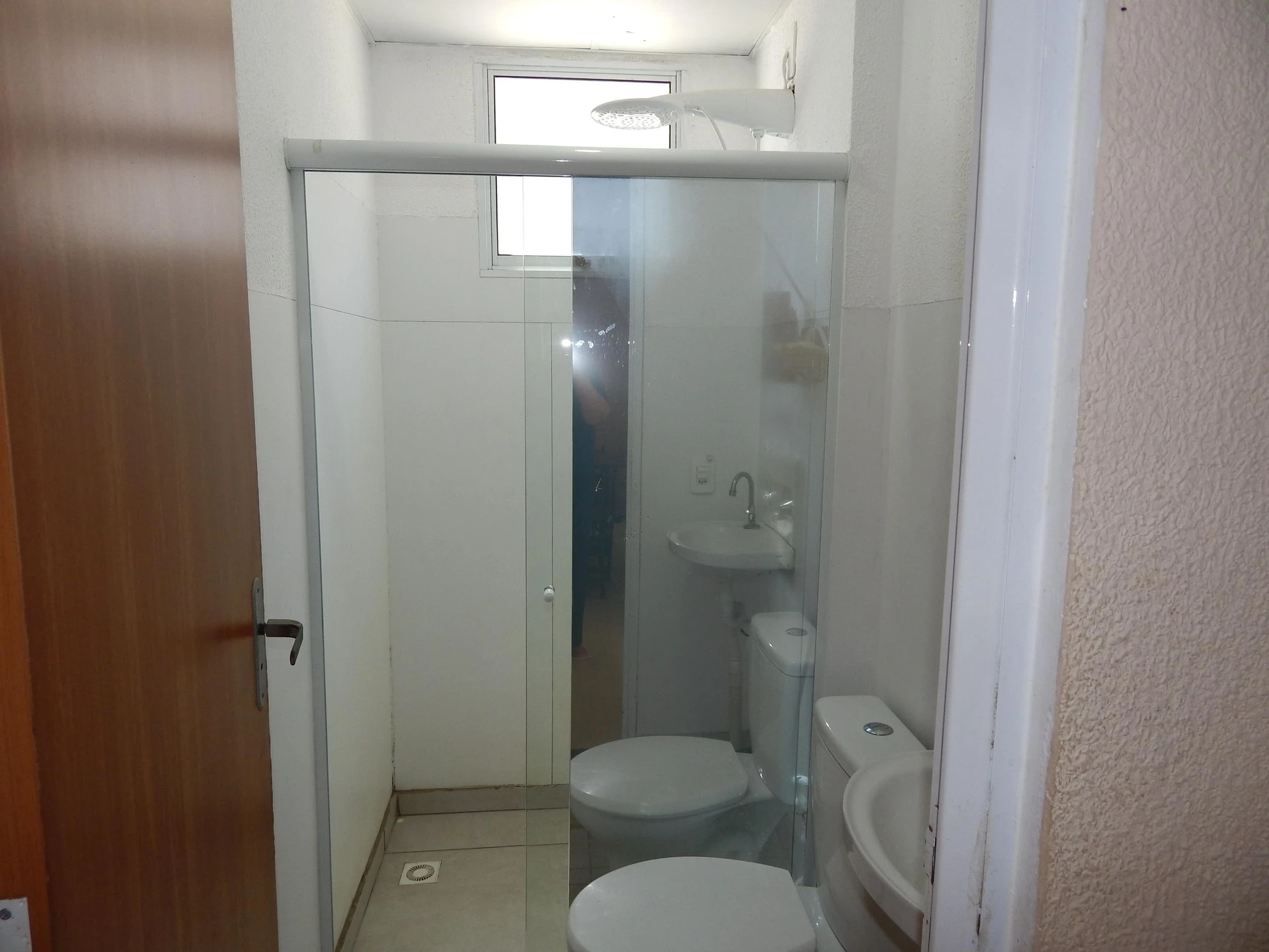 2-bedroom apartment with wood or laminate floors — photo 8