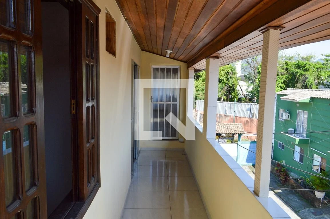 Condominium house with 2 bedrooms and a glass shower — photo 6