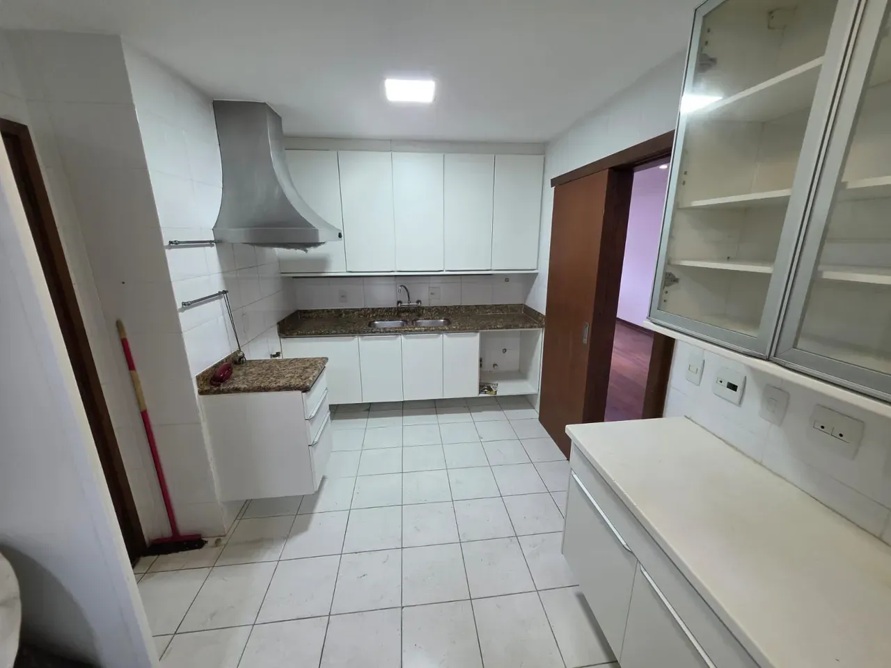 3-bedroom apartment with a bathtub — photo 2