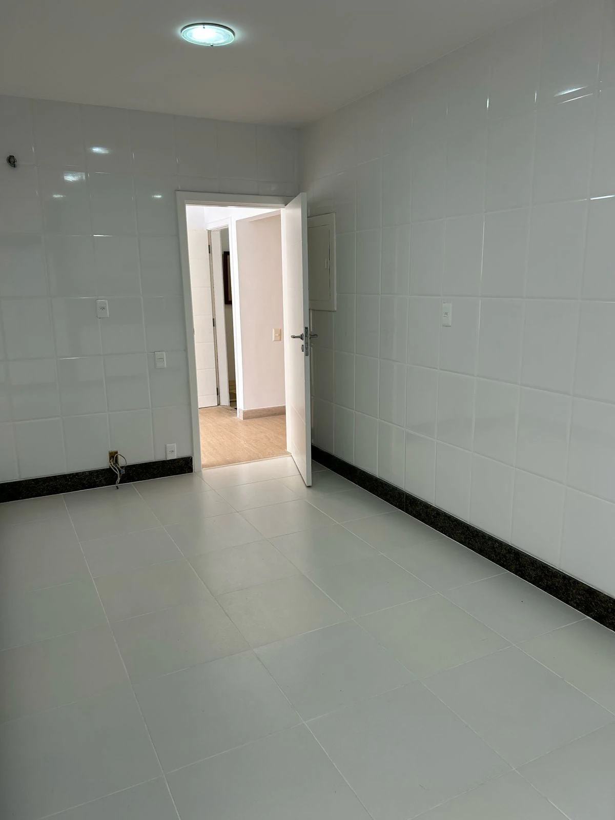 208 m² apartment with a bathtub and a water view — photo 30