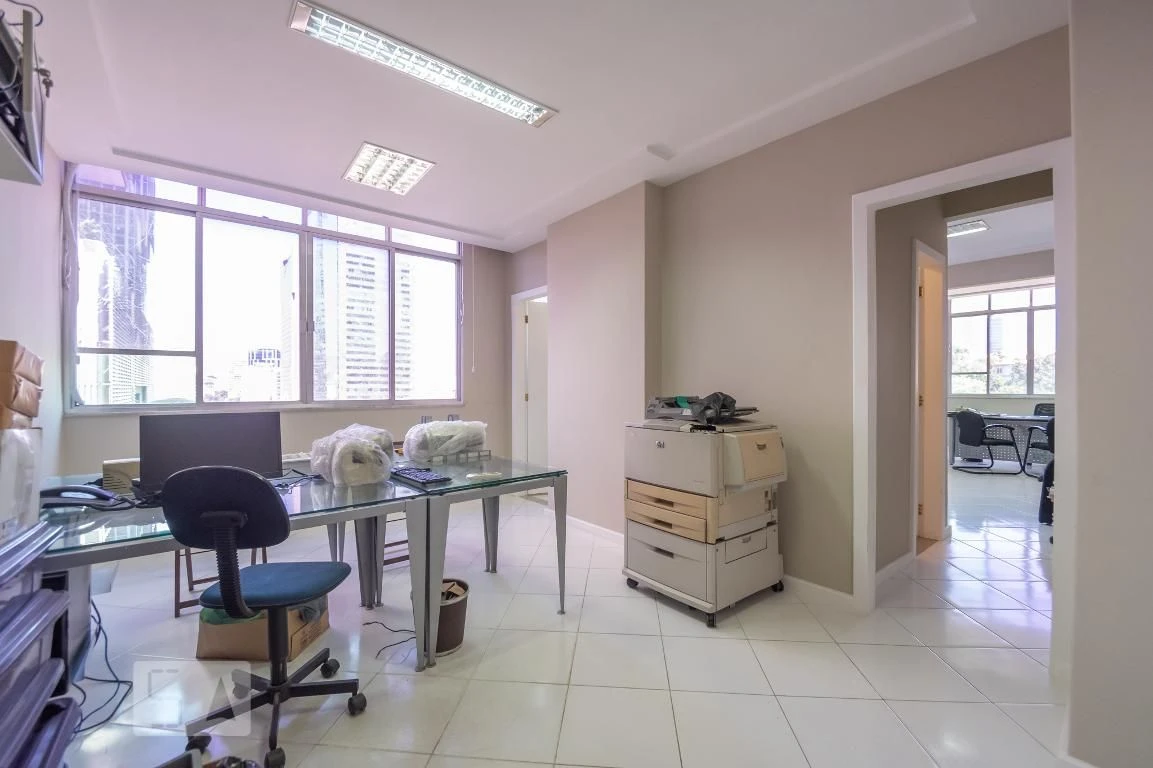 1-bedroom suite apartment with a gas stove kitchen — photo 3
