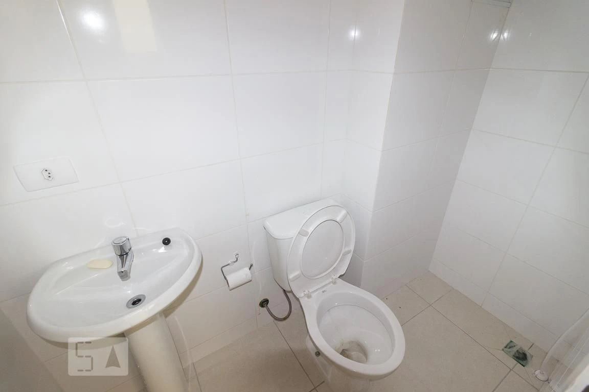 Bathtub in a 4-bedroom apartment, 255 m² — photo 60