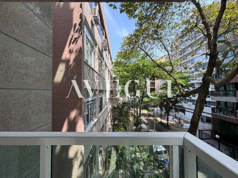 Apartamento com 4 quartos e varanda com box de vidro — photo 18