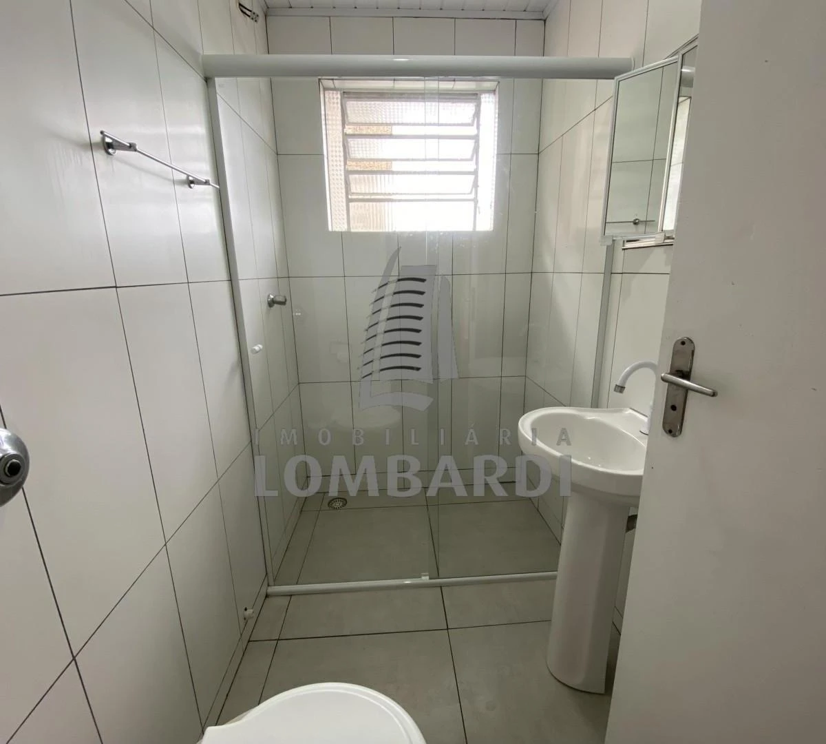 Wood or laminate floors in a 3-bedroom house, 100 m² — photo 8