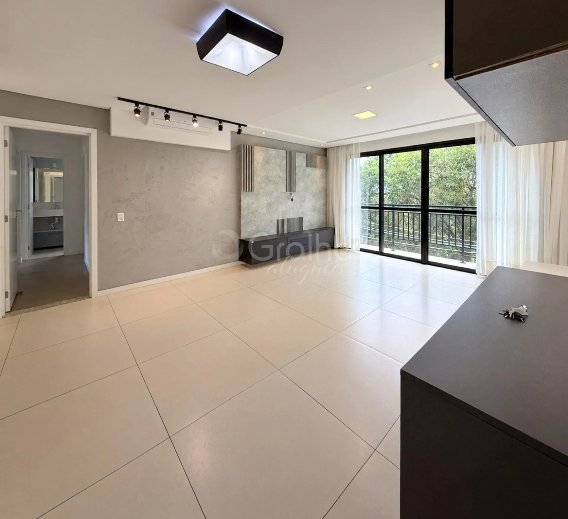 3-bedroom apartment with a glass-enclosed balcony — photo 13
