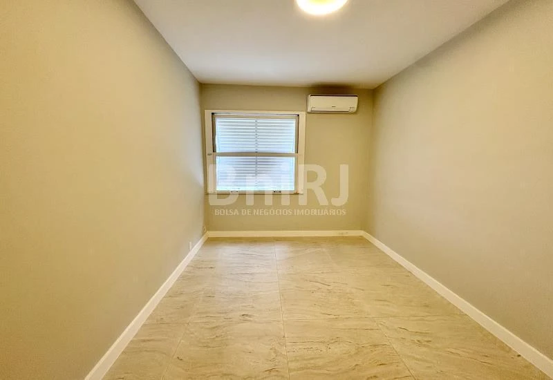 Furnished apartment, 121 m², with a glass-enclosed balcony — photo 20