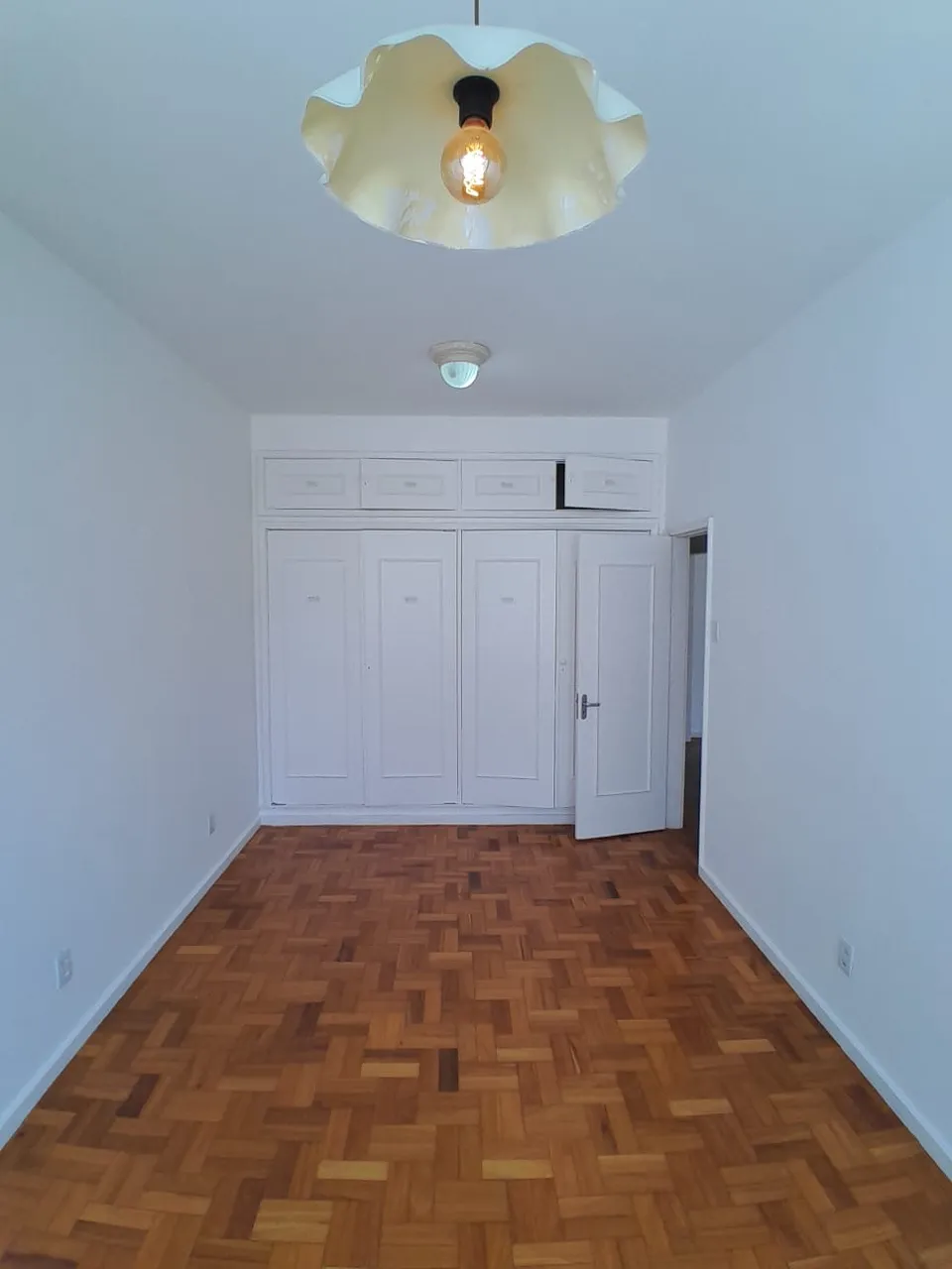 Unfurnished 2-bedroom apartment with a separate kitchen — photo 3