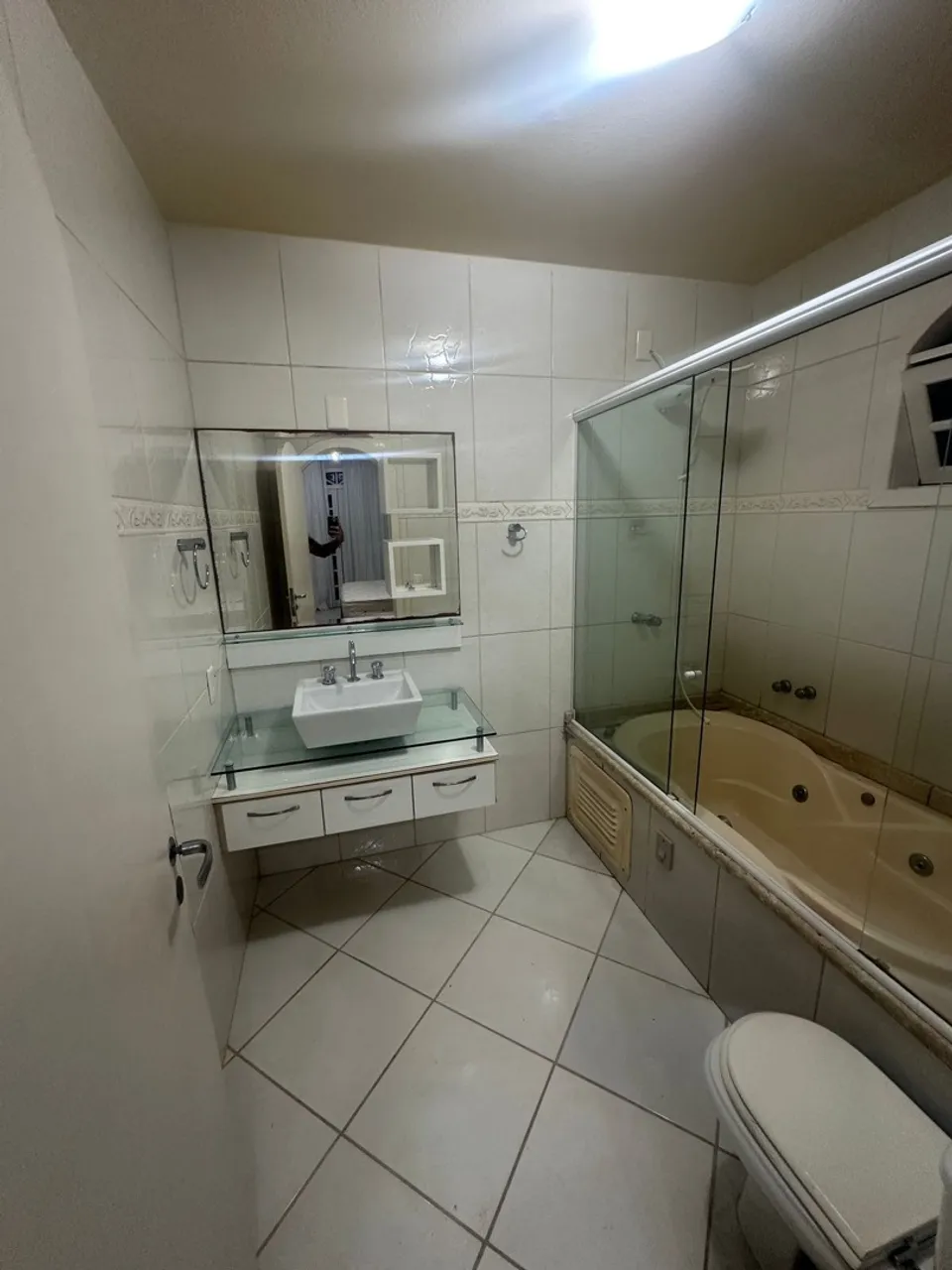 2-bedroom house with a bathtub in Florianópolis — photo 8