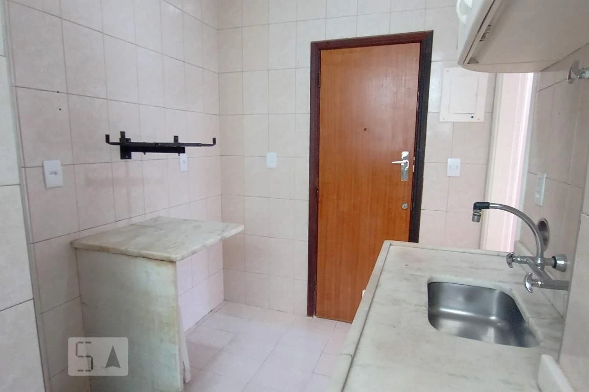 Wood or laminate floors in a 2-bedroom apartment, 55 m² — photo 18