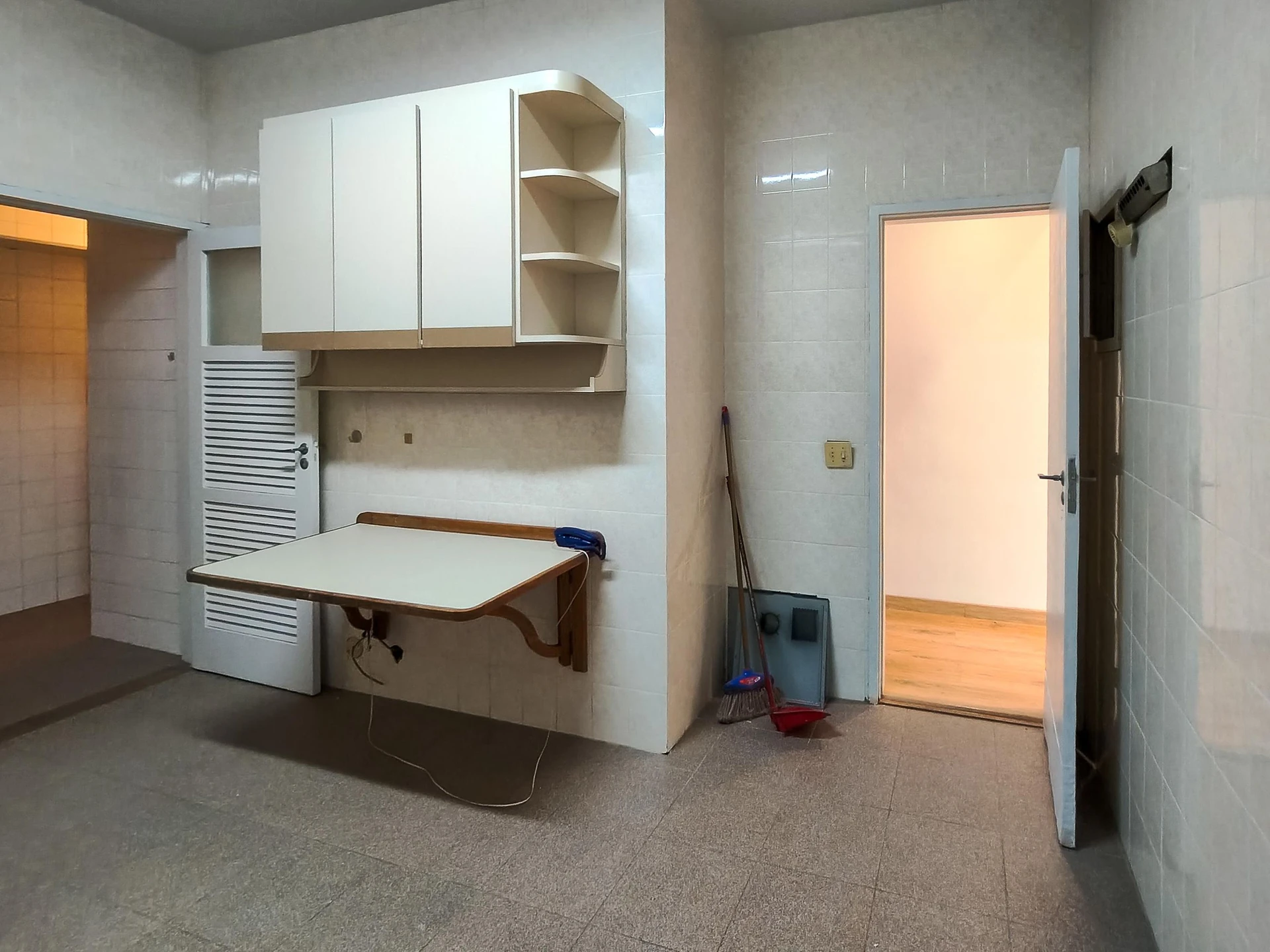 Furnished 4-bedroom apartment with 3 bathrooms — photo 50
