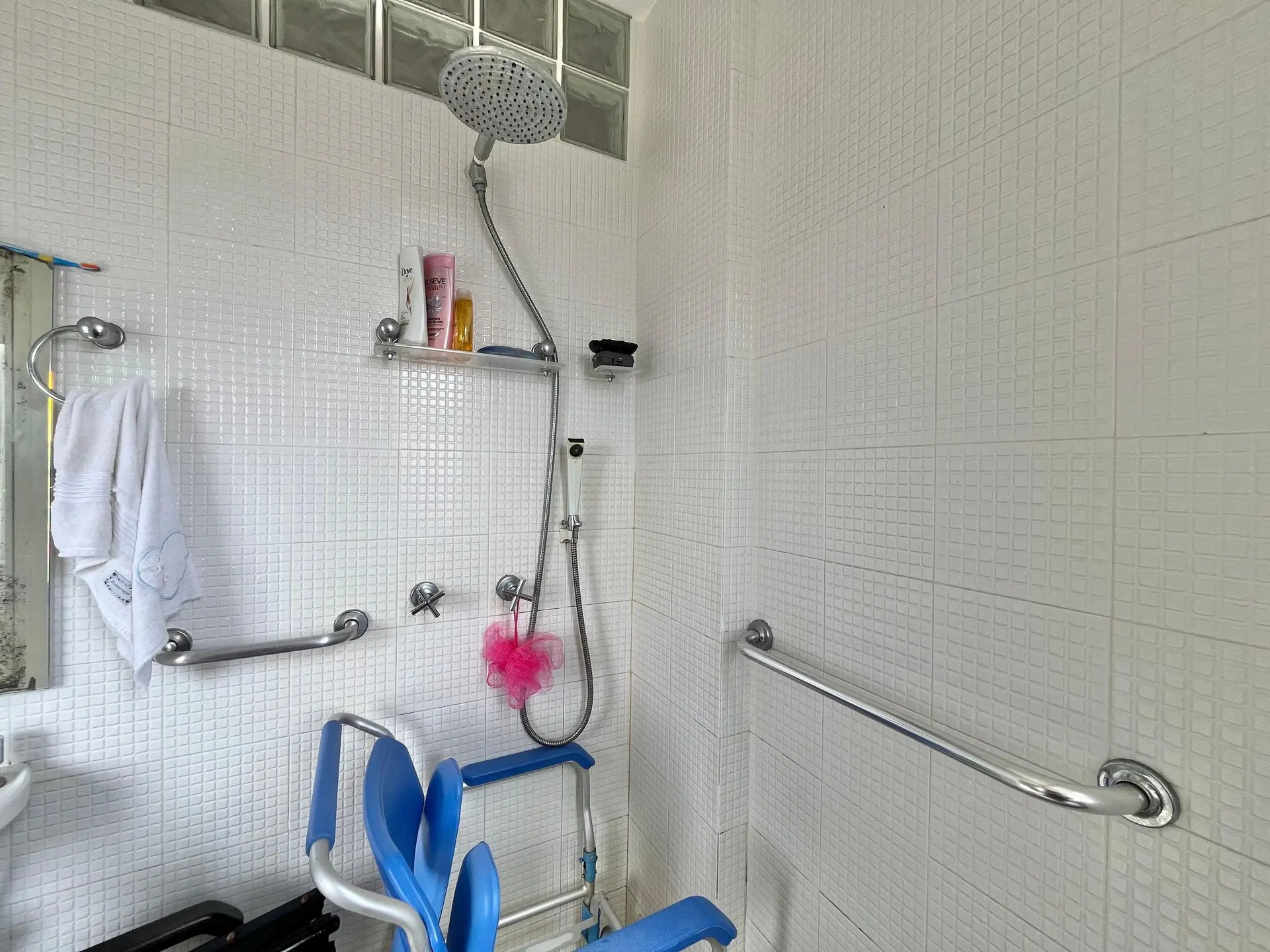 Furnished apartment, 450 m², with a water view — photo 45