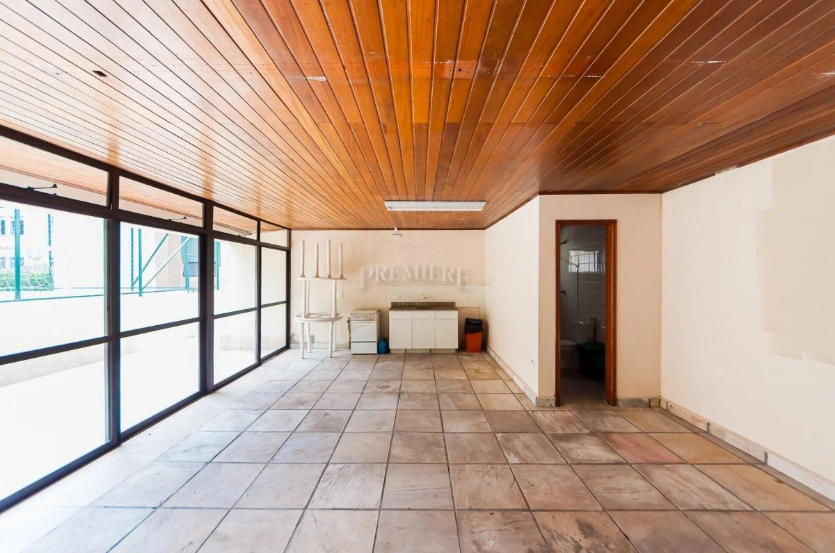 3-bedroom apartment with a bathtub in Curitiba — photo 12
