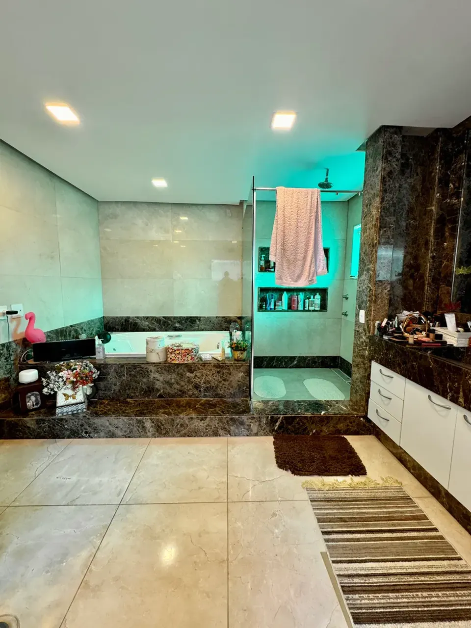 House with glassed-in balcony, 5 bedrooms and 5 baths — photo 16