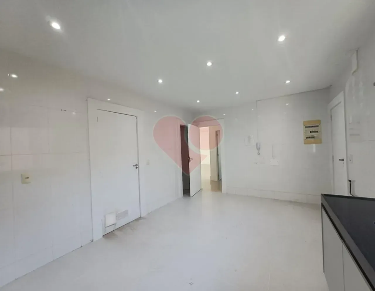 House with 5 bedrooms and 5 bathrooms, 900 m² — photo 2