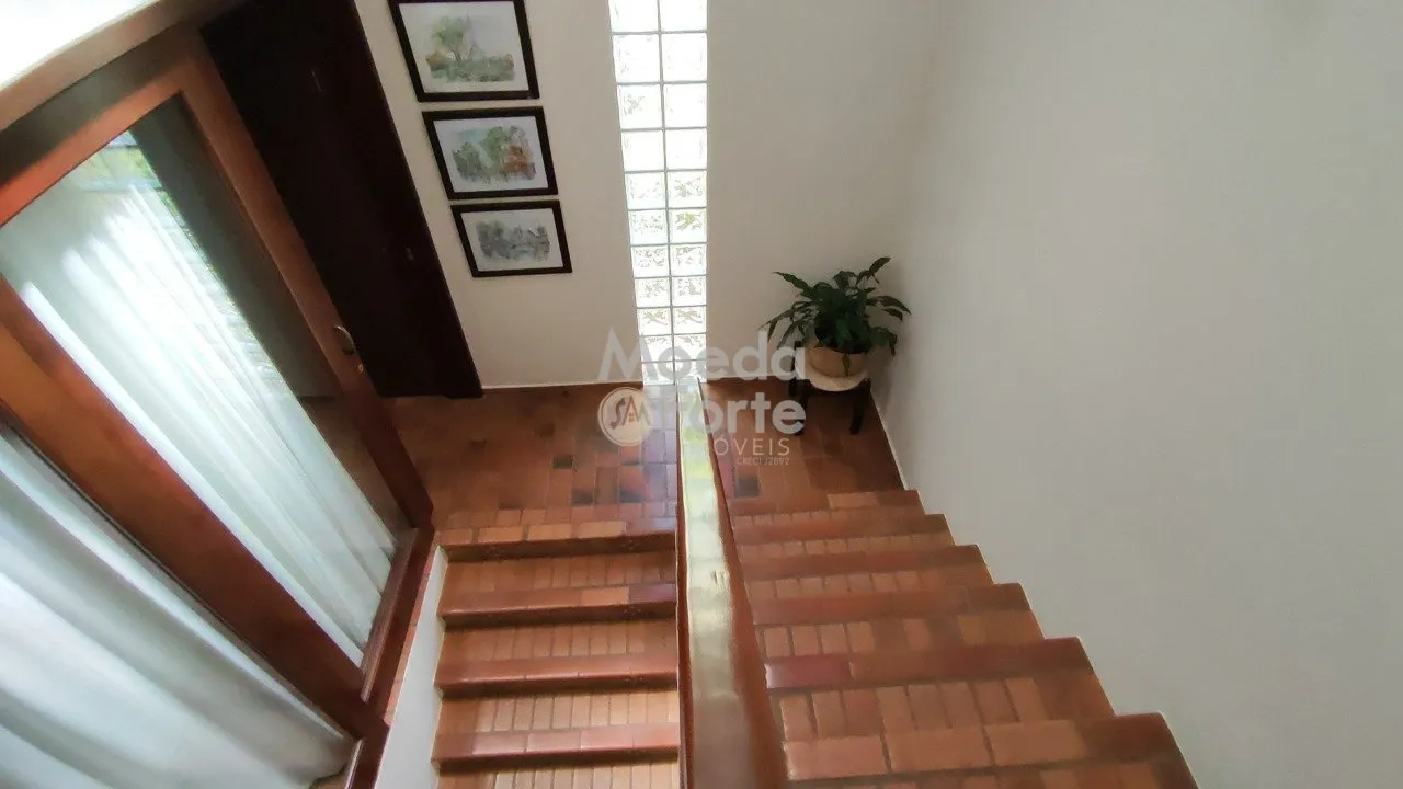 Furnished house with an open-plan kitchen and gas stove — photo 9