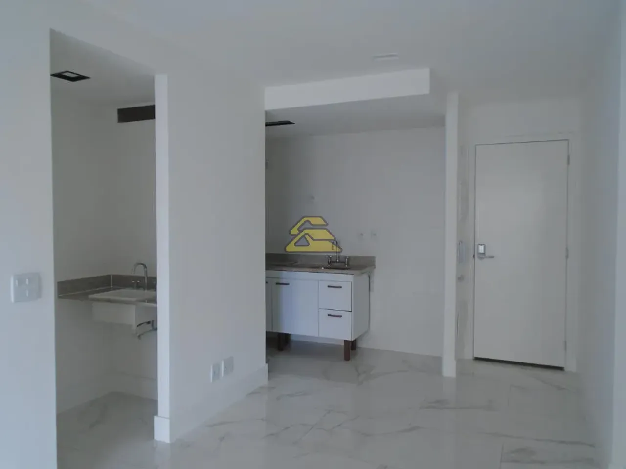 Apartamento de 1 quarto com varanda e box de vidro — photo 4