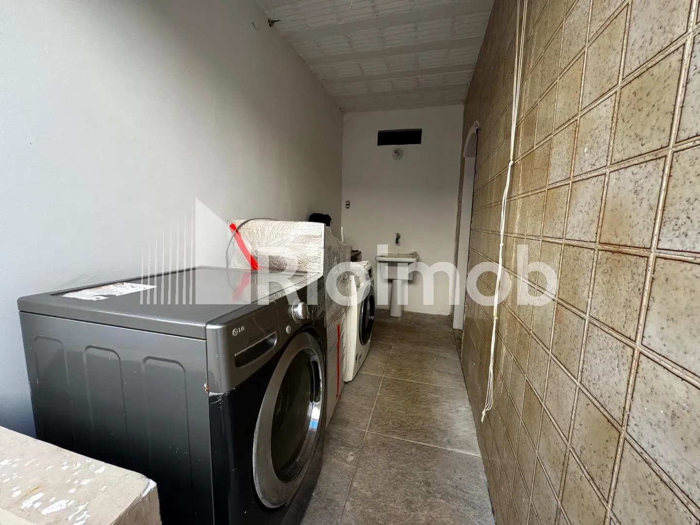 Furnished house with 4 bedrooms and an open-plan kitchen — photo 24