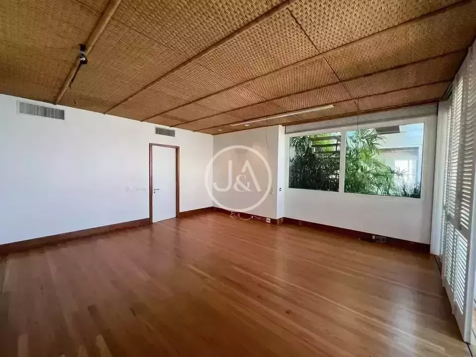 Water view in a 4-bedroom apartment, 838 m² — photo 13