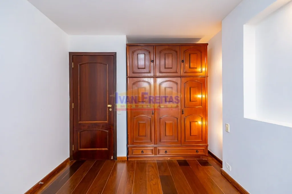 House with 5 bedrooms and balcony, plus 5 parking spots — photo 38