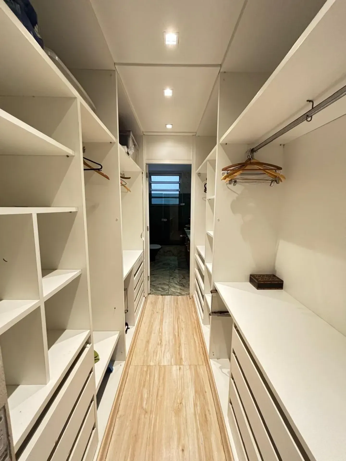 Apartamento sem mobília com ar-condicionado e 4 quartos — photo 14