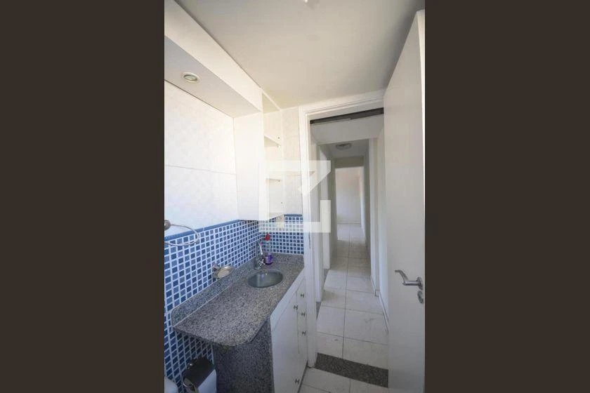 2-bedroom apartment with a glass shower box and pets allowed — photo 28