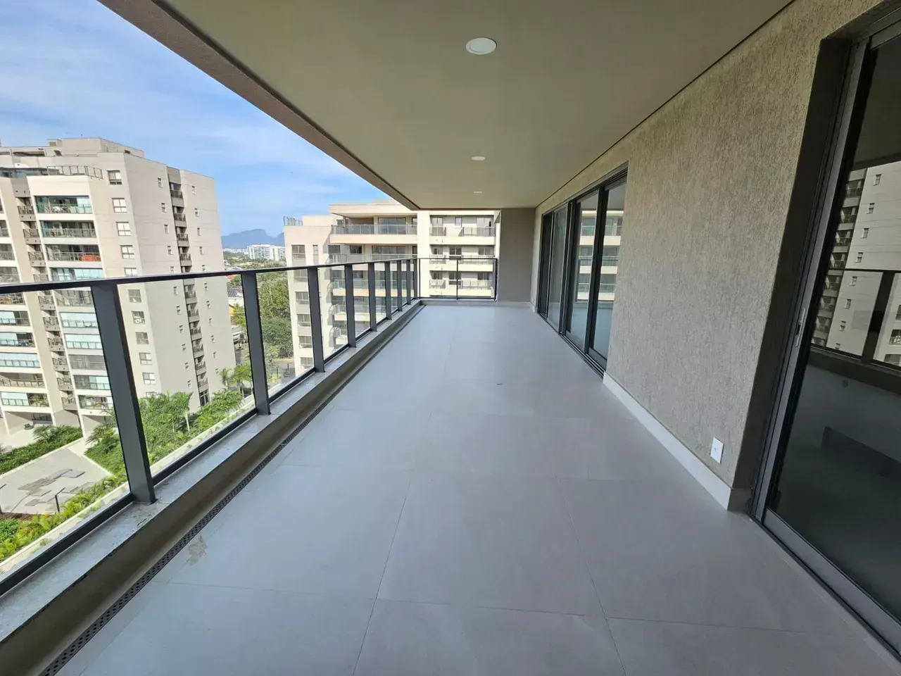 Apartment with open-plan kitchen and 4 bedrooms — photo 5