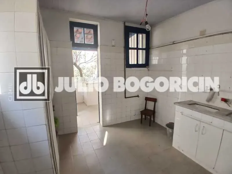 Apartment with 5 bedrooms and a terrace — photo 2