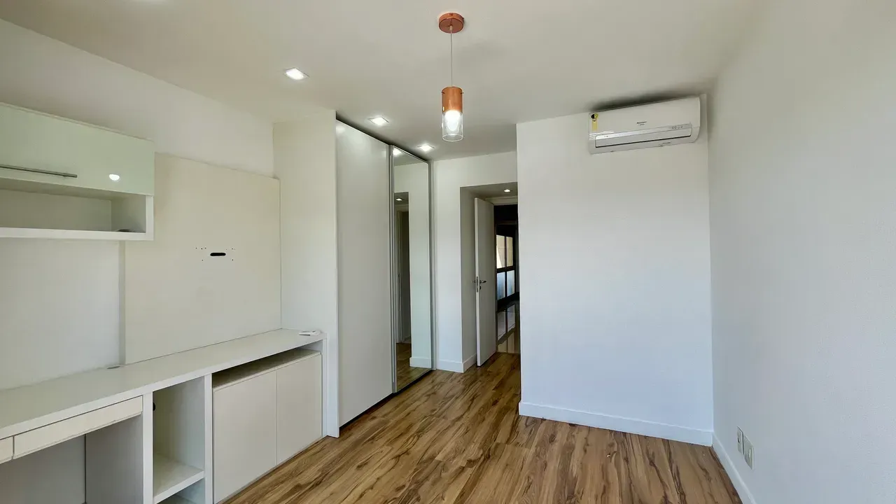 Rental apartment with 4 bedrooms and enclosed balcony — photo 7