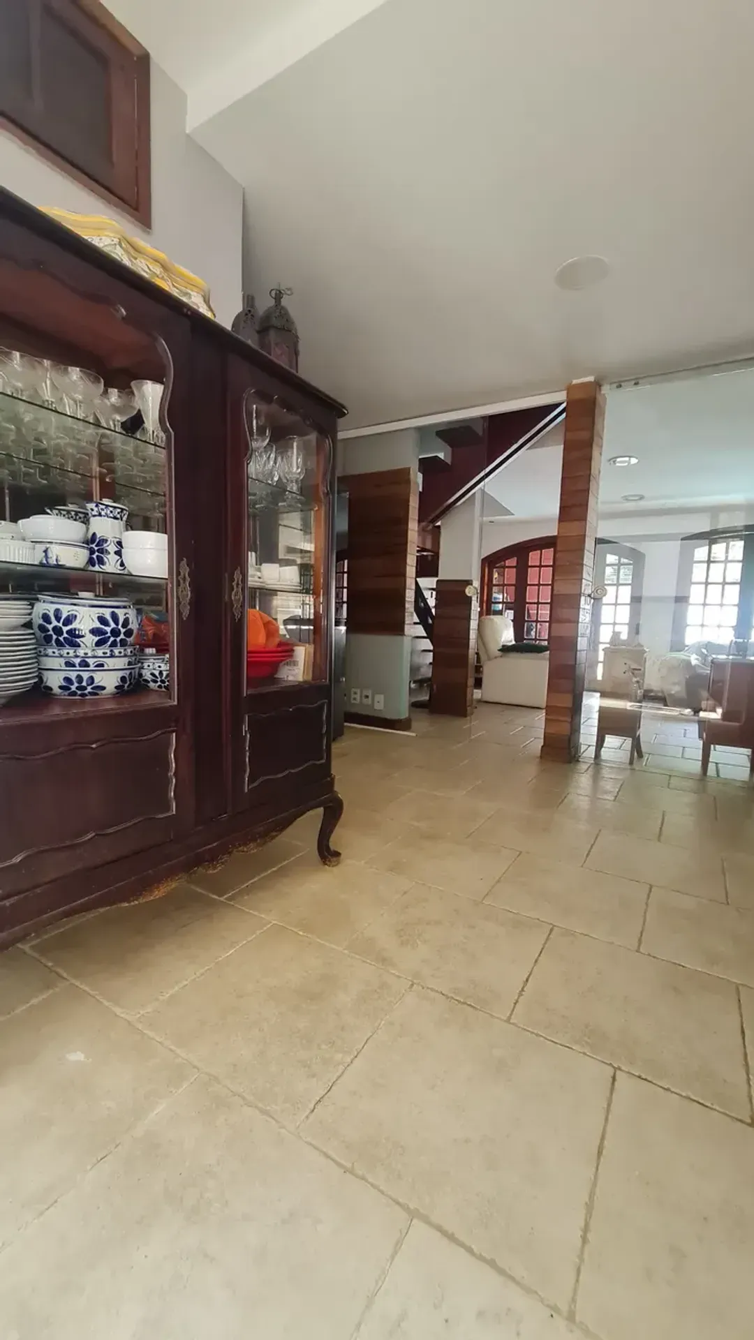Furnished house 450 m² with 4 bedrooms and 4 bathrooms — photo 4