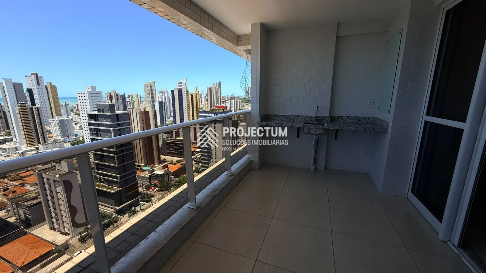 3-bedroom apartment with a grill on the balcony — photo 21