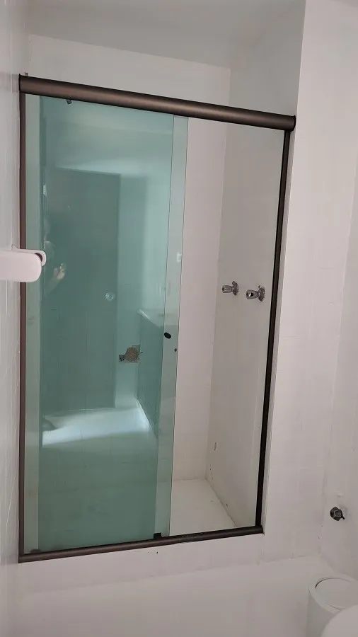 3-bedroom rental apartment with enclosed glass balcony — photo 22