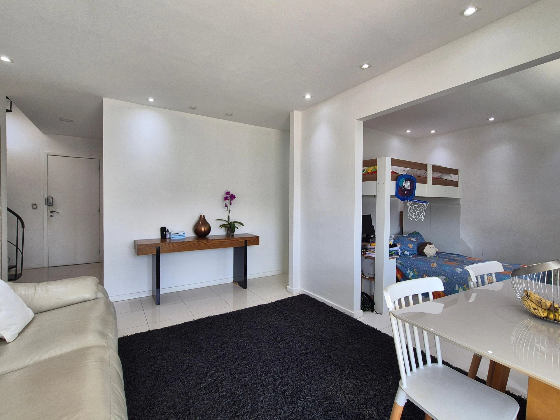 Furnished 2-bedroom apartment with private BBQ — photo 9
