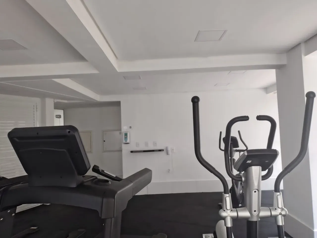 Apartamento com 3 quartos e varanda, pisos de cerâmica — photo 37