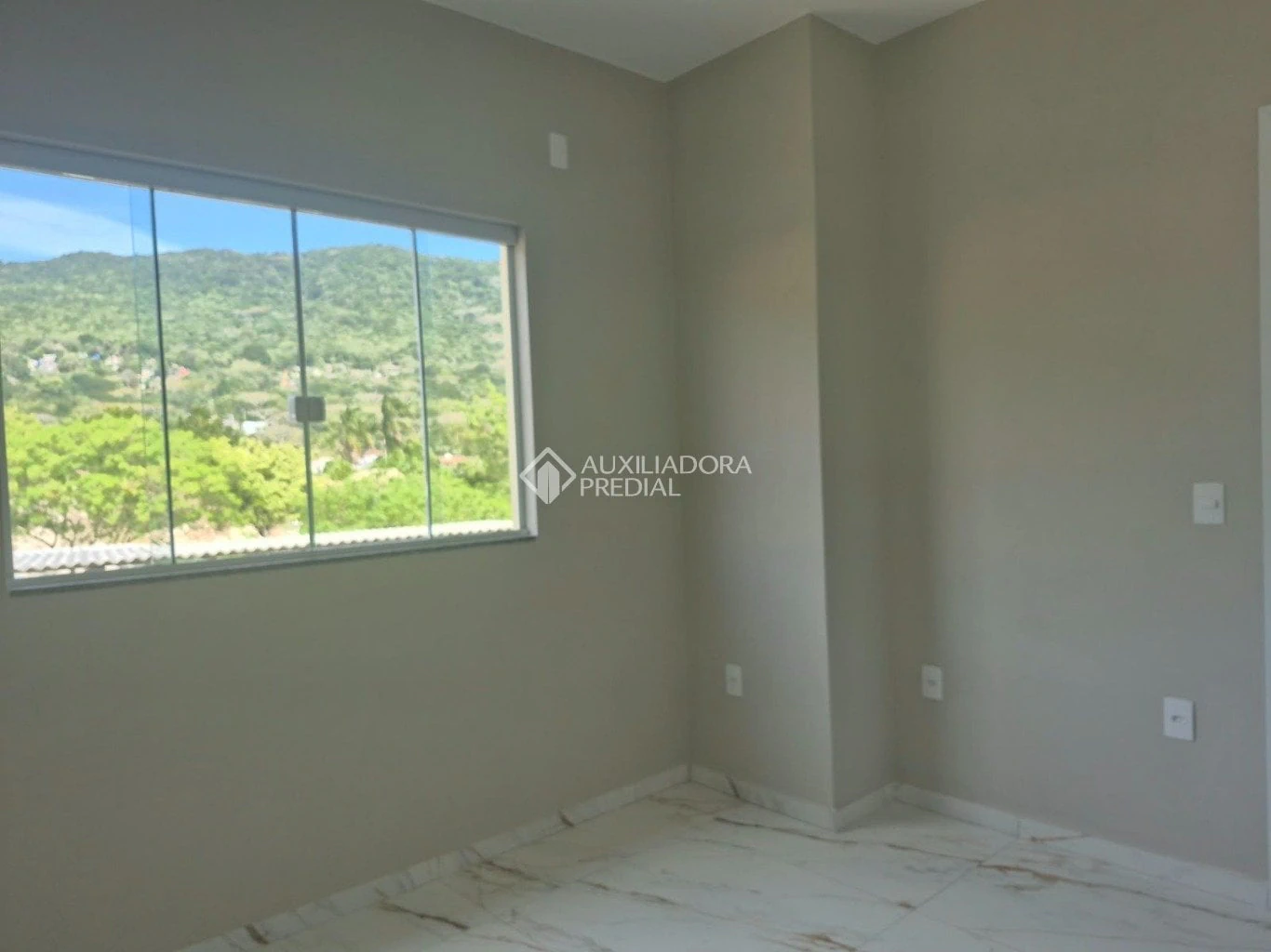 Mountain view in a one-bedroom apartment, 35 m² — photo 4