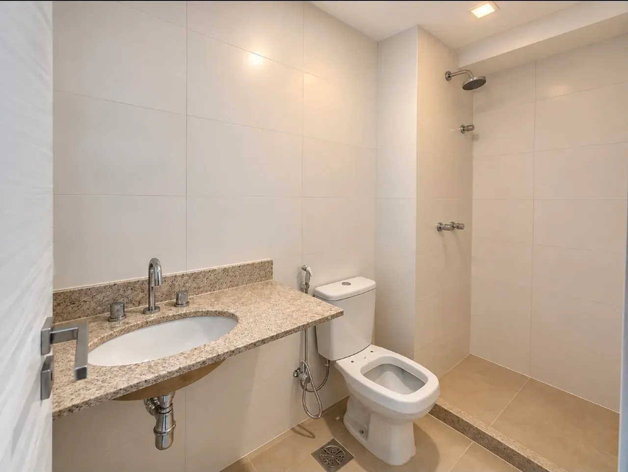 3-bedroom apartment with a water view in Rio de Janeiro — photo 23