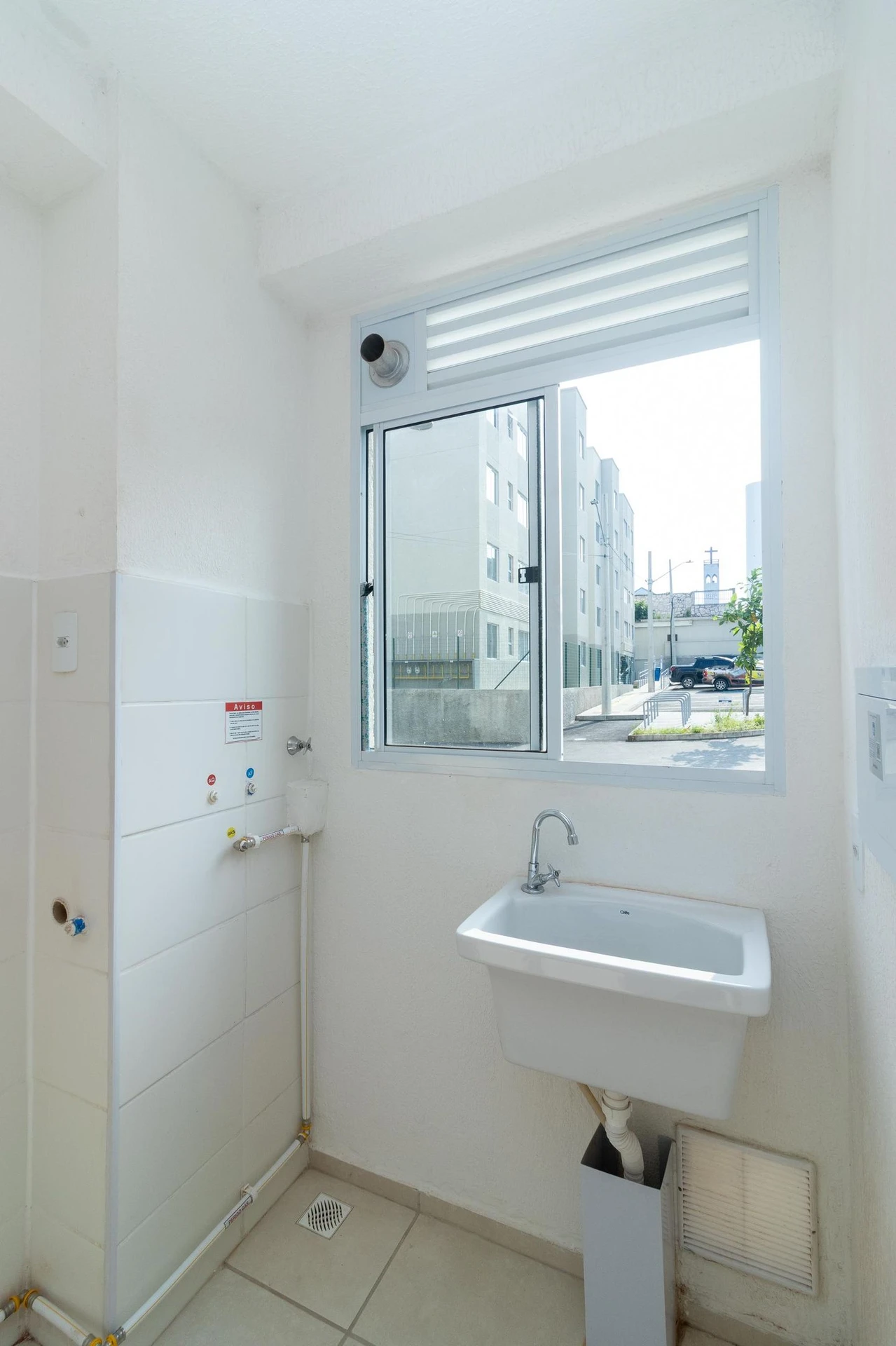 One-bedroom apartment in a building with a gym — photo 44