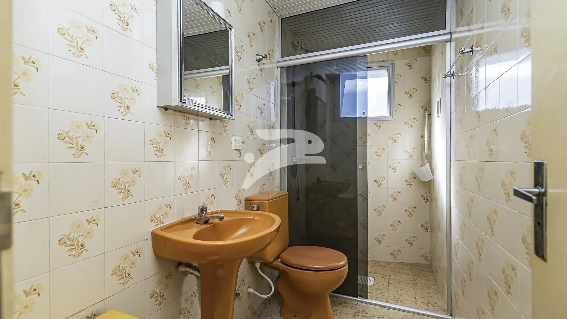 3-bedroom apartment with wood or laminate floors in Curitiba — photo 7