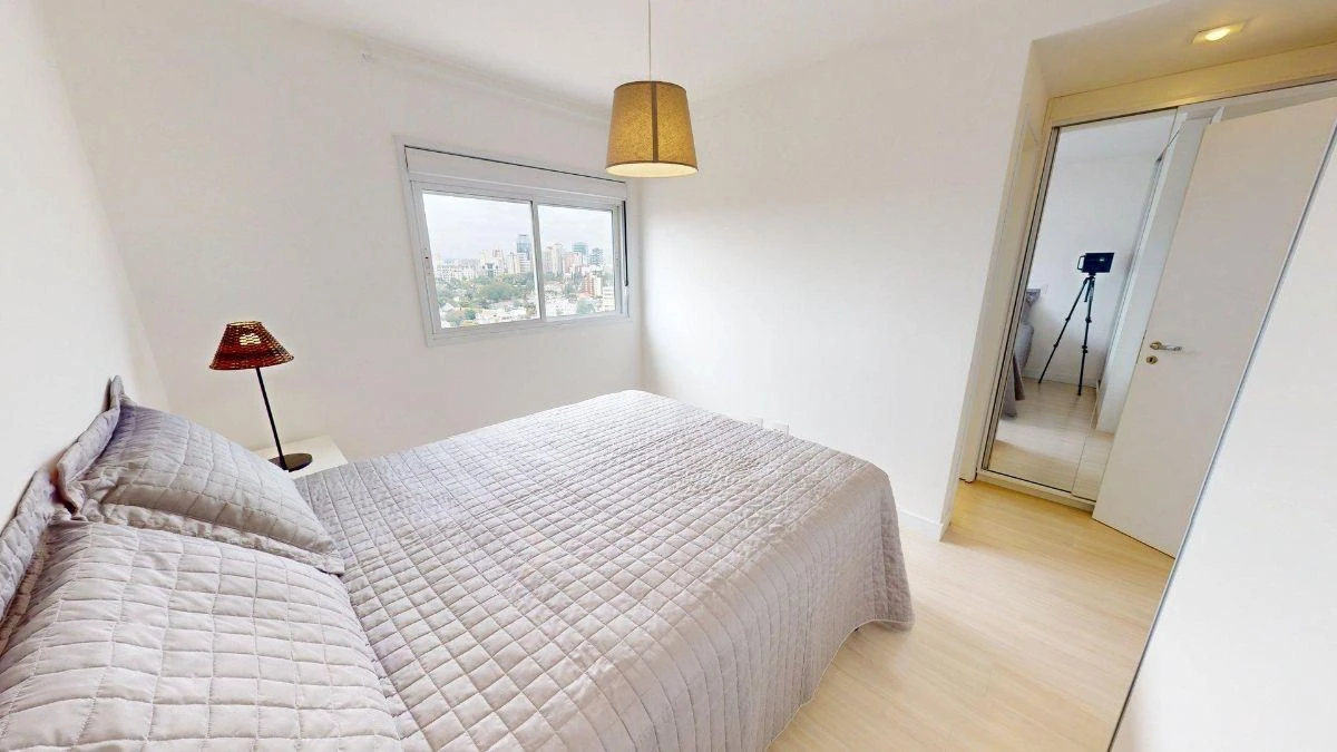 Furnished apartment, 95 m², with a glass-enclosed balcony — photo 17