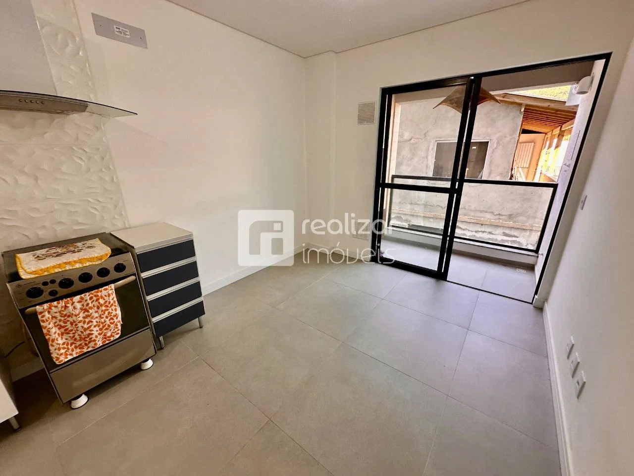Furnished 2-bedroom apartment with integrated kitchen — photo 12